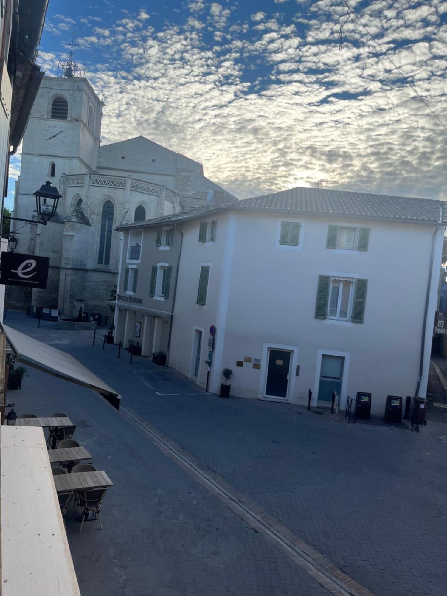 Logement Studio Avec Vue Sur Le Centre Historique LʼIsle-sur-la-Sorgue Eksteriør billede